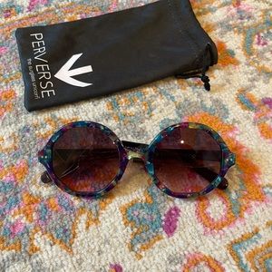 Multicolor tortoise round plastic sunglasses